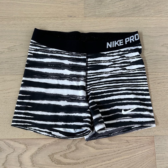 Nike Pants - nike pro spandex shorts
